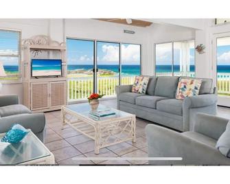 KiteRunner- wild, windswept, pinch-yourself escape - Conch Bar - Living room