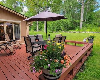 Charming Vermont Home on 7 Acres w/ Hot Tub, Fireplace and Pond! - Dorset - Patio