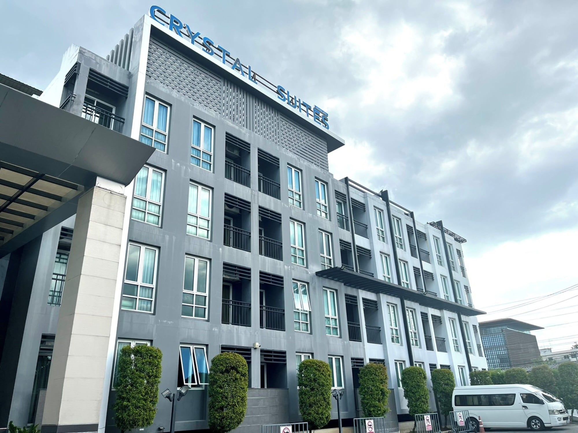 Crystal Suites Suvarnbhumi Airport