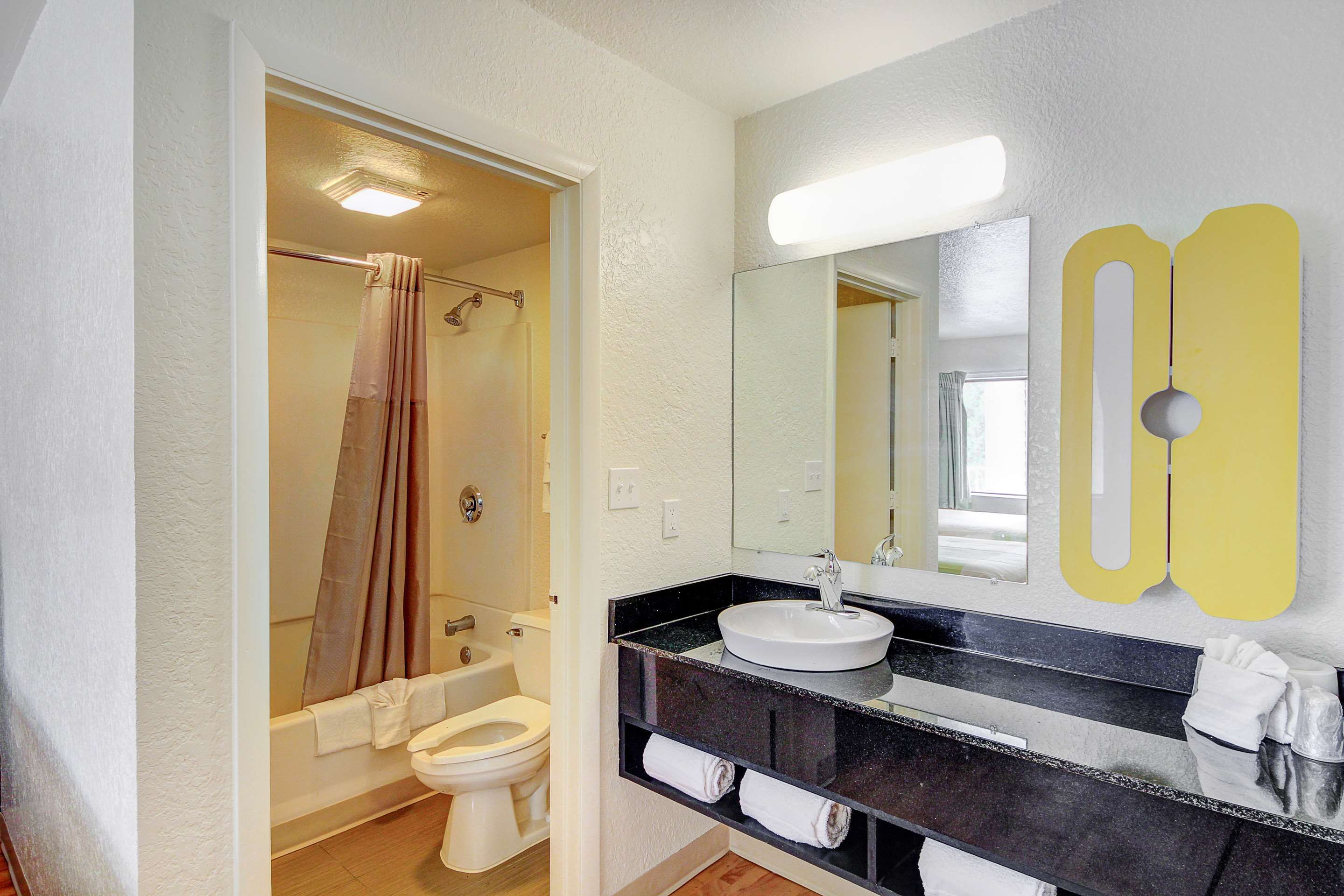 Studio 6 Midwest City Ok Oklahoma City 64 7 5 Oklahoma City Hotel Deals Reviews Kayak