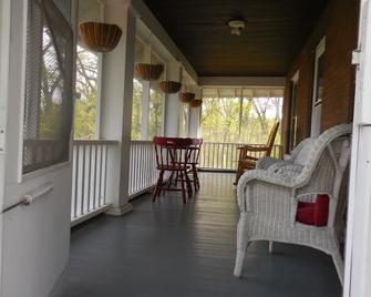 Relaxing Getaway Destination - Dixon - Living room