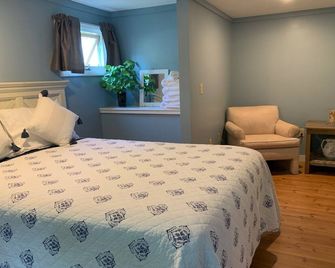 Half Moon Lake, Barnstead, NH vacation house on water front with firepit - Alton - Habitación