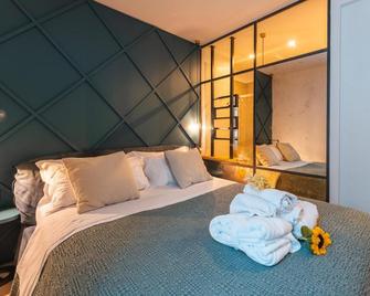 Albergo Caffe Centrale - Mezzocorona - Bedroom