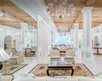 Designer Decorated Palm Beach Hotel New - Palm Beach - Lobby