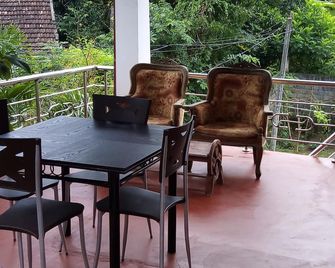 Senuri Home stay - Polonnaruwa - Balcón