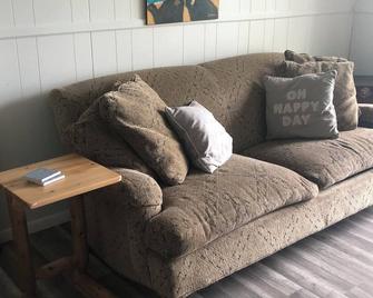 Cozy cabin with 2 bedrooms and WiFi, AC in charming Shell Lake - Shell Lake - Sala de estar