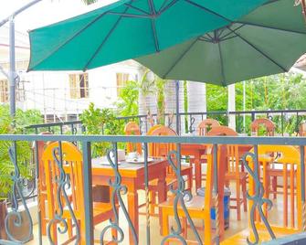 Stone Inn - Mandalay - Balcón