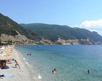 Pharos Rooms - Ilia - Strand