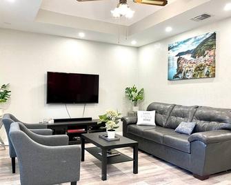 Free high speed internet/hulu/parking fully renovated/nice/cozy FULL DUPLEX - Frisco
