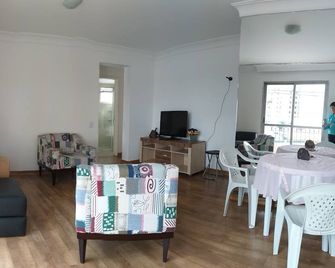 Giovanni Gronchi, Furnished, 1 Double Bed, 1 Futon and 1 Cot, Wifi and Gara - Sao Paulo - Living room