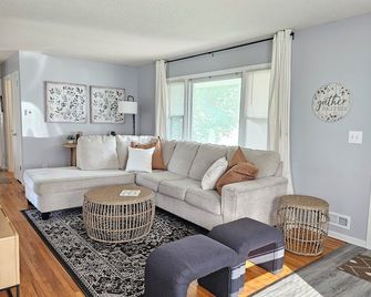 Mimi's Cottage - Conveniently located in the hub of Cottage Grove. - Cottage Grove - Huiskamer