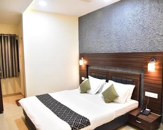 Hotel Gayatri Inn - Nagpur - Bedroom