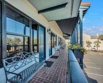Bring Your Family to the Beach! 2 Queen Beds at Beachside Inn Hotel. - Destin - Balcony