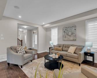 Luxurious And Beautiful House - Ottawa - Living room