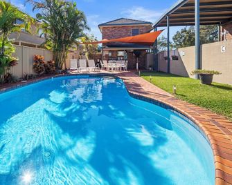 Coffs Harbour Spacious Family Room Comfort & Convenience for All - Coffs Harbour - Piscine