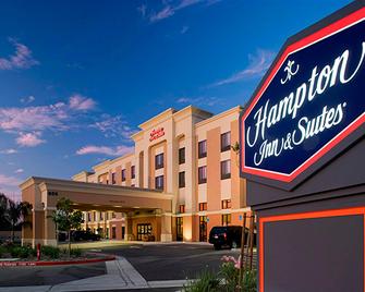 Hampton Inn & Suites Clovis-Airport North - Clovis - Building