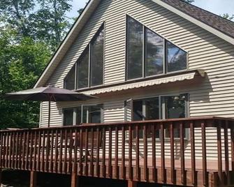 Location Location Location! 3 Bed/3 Bath Cabin In Breezy Point On Golf Course - Breezy Point - Edificio