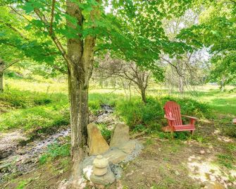 Studio with Trail Access about 10 Mi to Brattleboro! - Bernardston - Patio