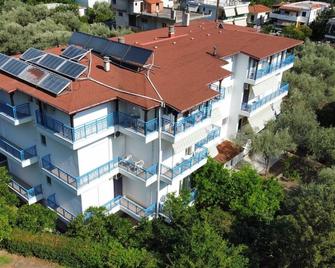 Family Triple Room In A 3 Star Hotel - Kamena Vourla - Bâtiment