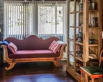 Beautiful home in Sjusjøen with sauna - Sjusjøen - Living room