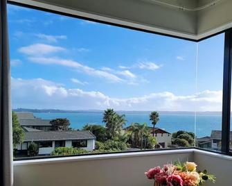 Sea view 5 bedroom holiday house - Whangaparaoa - Balcony