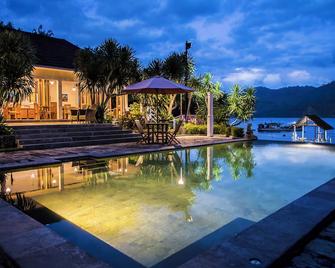 Solitude Lembeh Resort - Bitung - Piscina