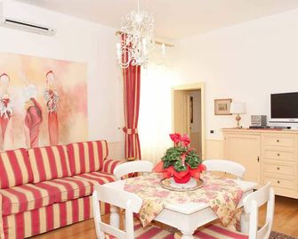 Elegant and intimate located in the center of Pistoia, Tuscany between Florence and Pisa - Pistoia - Dining room