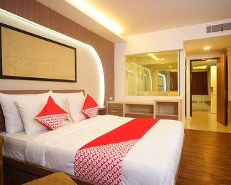 Super OYO Collection O 166 Hotel Princess - Palembang - Slaapkamer