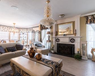 The Estate Home - Mansfield - Living room