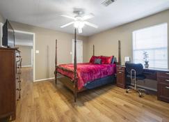 Cheerful 2 Bedrooms 2 Full Bathrooms Duplex - Fort Smith - Schlafzimmer