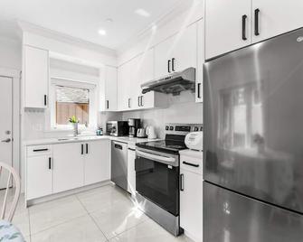 Modern Private 3br House - Vancouver - Cocina