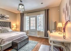 Luxury 2 bedroom, 2 bath condo , 2 balconies, hi speed WIFI with FREE parking - Montreal - Sypialnia