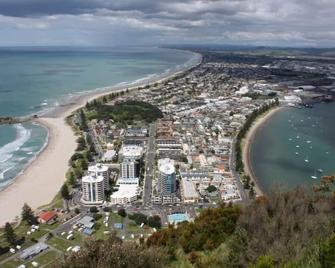 Downtown apartment: moments from beach shops restaurants bars bus stop & more! - Mount Maunganui - Spiaggia