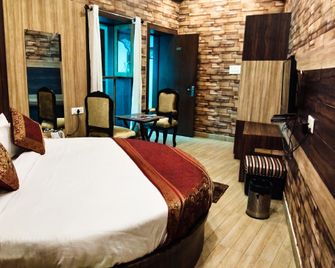 Dwivedi Hotels Sri Omkar Palace - Varanasi - Bedroom