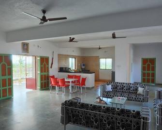 Jungle Nivas - Sasan Gir - Living room