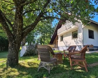 Forestside House Gacka with relax area - Ličko Lešće - Patio