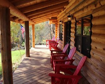 River Rental New Log Cabin-Pool Spa On The Paint River-Dock-Canoes Fish Golf Orv - Crystal Falls - Patio