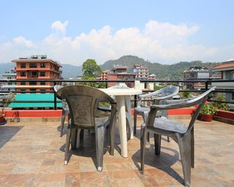 Unique Mountain Guest House - Pokhara - Balcony