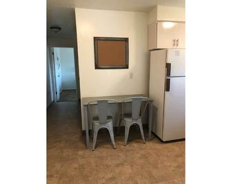 Cozy & Cute 2nd floor apartment - Idaho Falls - Dining room