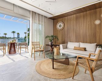 So Nice Beach Resort - Ayia Napa - Olohuone