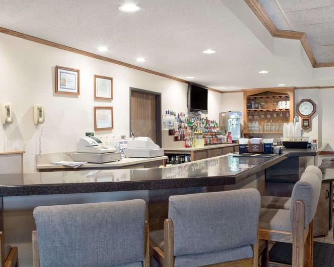 Quality Inn 60 1 0 0 Bismarck Hotel Deals Reviews Kayak
