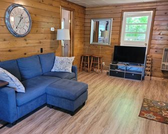 Castaways Cottage on Croton Pond (#2) - Newaygo - Sala de estar