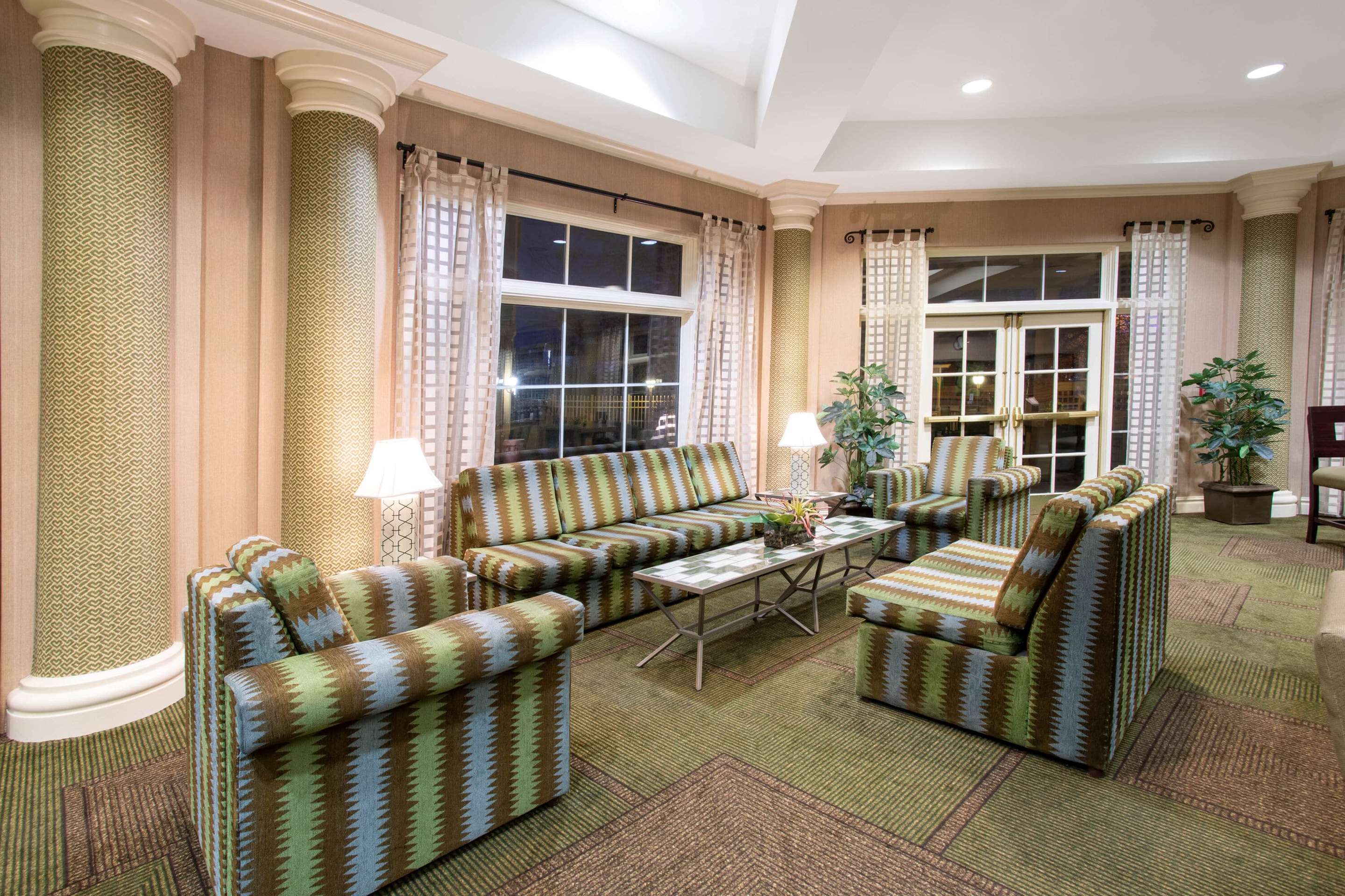 La Quinta Inn & Suites by Wyndham Denver Southwest Lakewood - Lakewood - Sala de estar