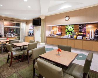 لا كينتا إن آند سويتس باي ويندام دينفر ساوث ويست ليكوود - ليكوود - مطعم