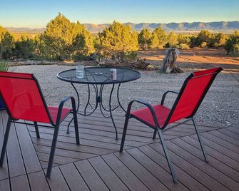 Cozy House on 35 Acres with Mesa Verde and Mountain Views. - Dolores - Balcón
