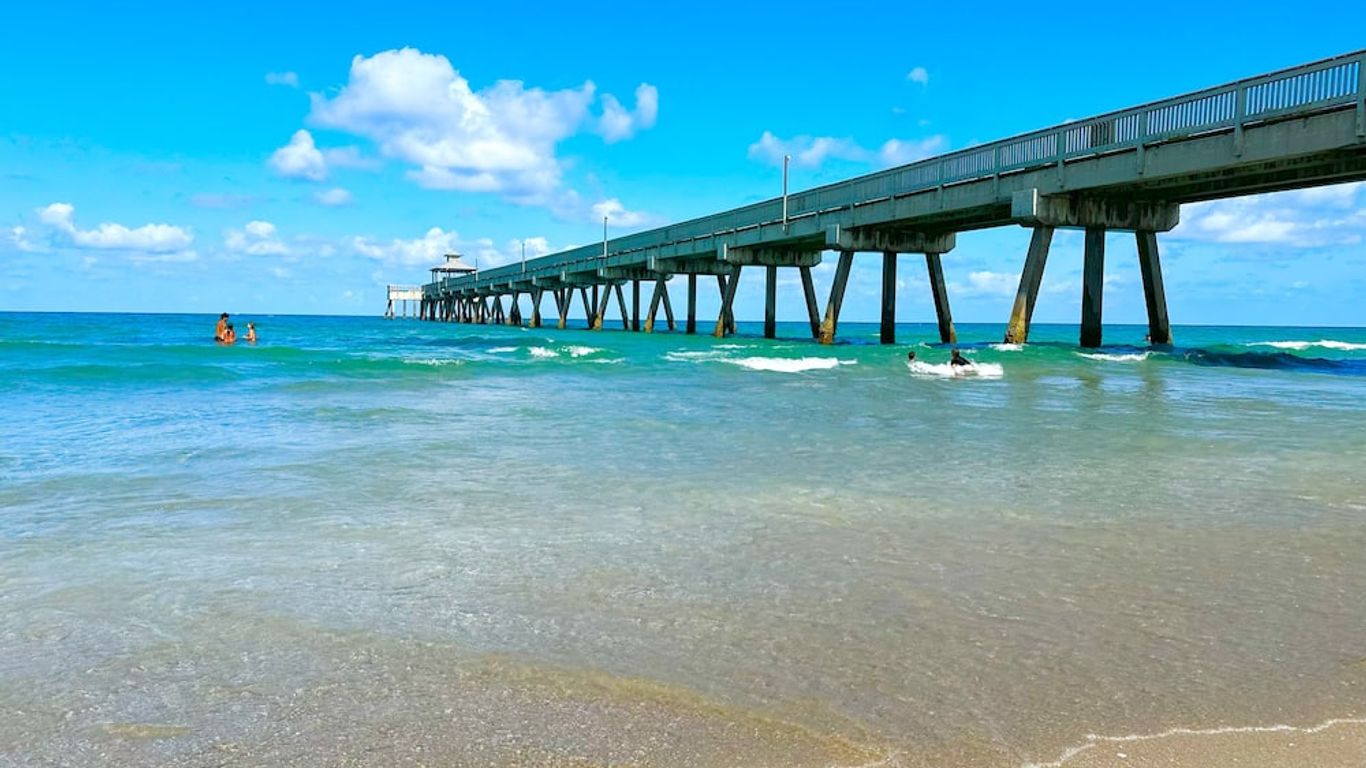 Club Lux Resort By The Beach