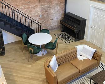 Beautiful new apartment in Silverton, Colorado historic building. - Silverton - Living room