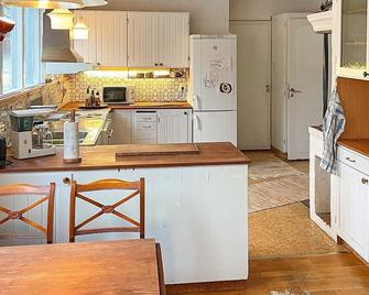 6 Person Holiday Home In Stra Ntervik - Sunne - Kuchyň