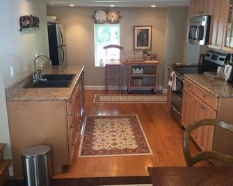 Guest House 632 Summit Street - Alton - Kitchen