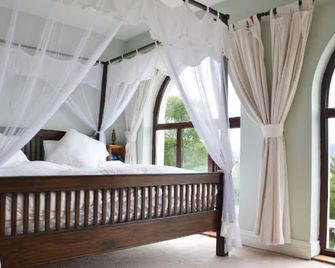 6 Ensuite Bedrooms-Sleeps 12-Garden-Sea & Mtn View - Kenmare - Bedroom